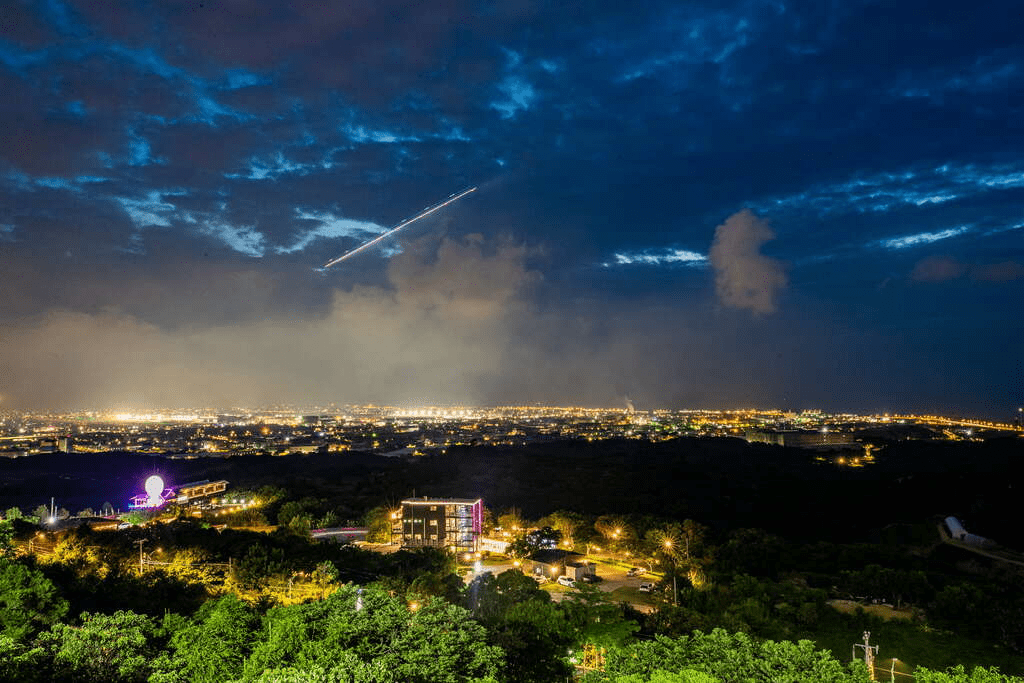 跟著在地人走進桃園步道，把傍晚、霧氣與城市邊緣交給雙腳慢慢展開