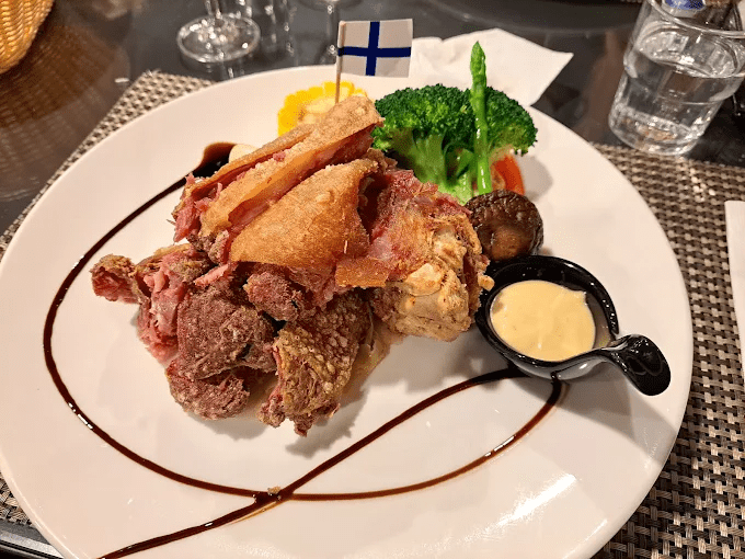 當雲霧在清晨翻湧，新竹五峰的雪霸農場成了旅人暫時離開城市的高山落腳處