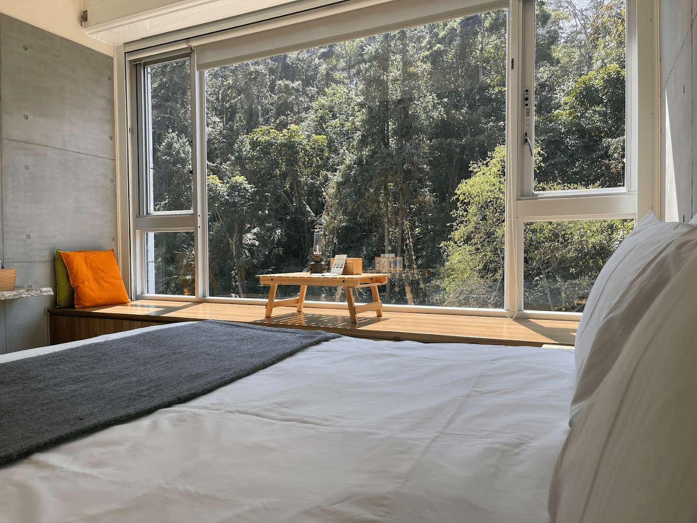 在湖光與晨霧間醒來，日月潭八間住宿，把旅行過成一種溫柔的日常節奏