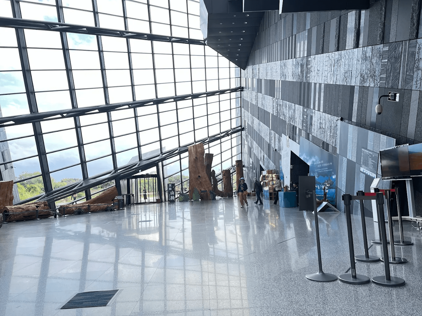 博物館內部展覽空間，呈現宜蘭山海之美