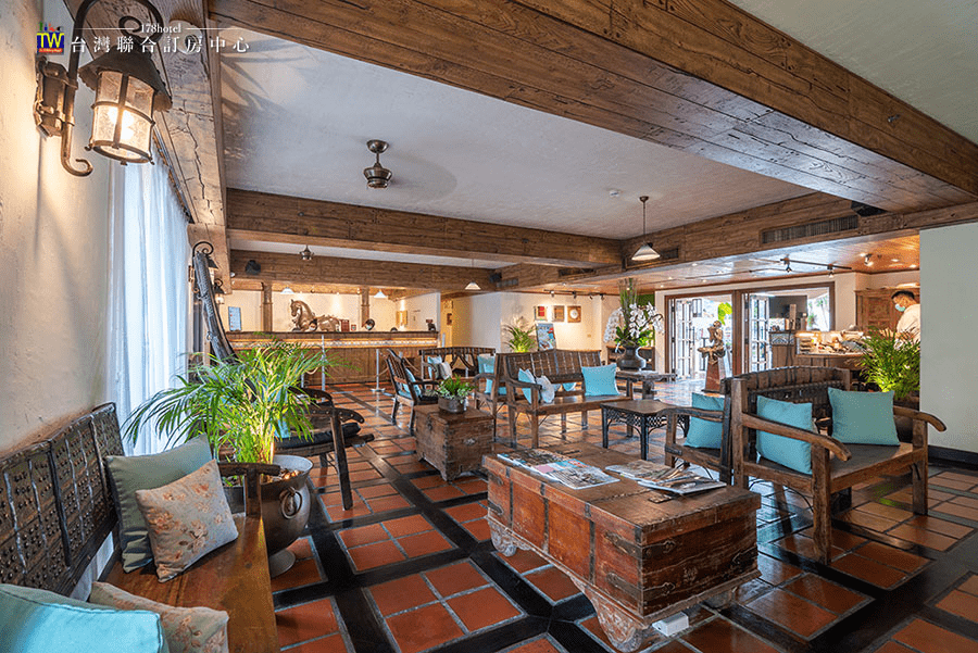 花蓮理想大地園區運河與建築外觀