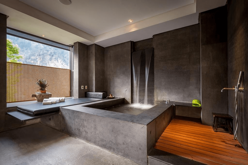 走進谷關溫泉的午後時分,選一間合適的住宿把時間交給山谷