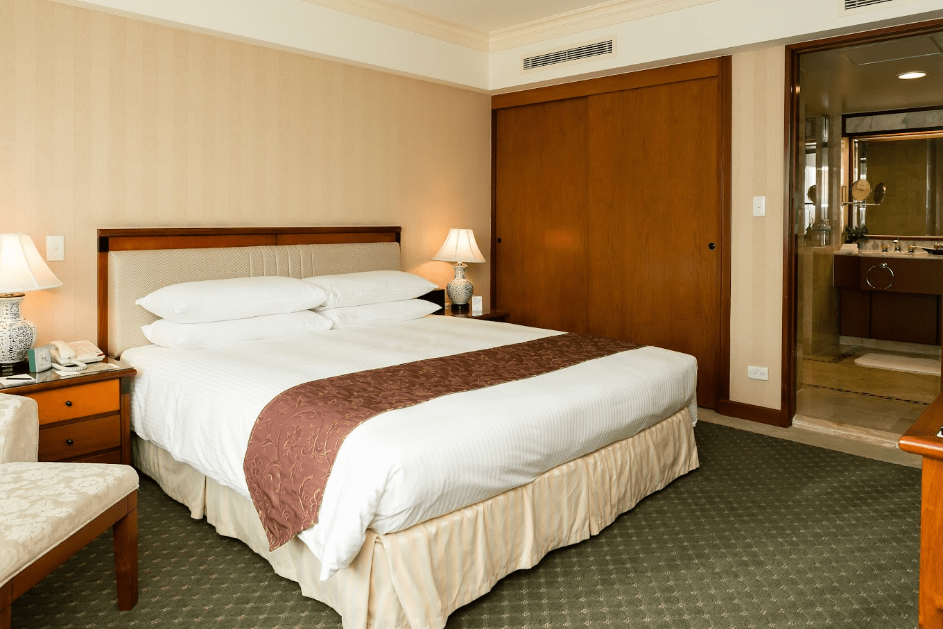 白天走遍城市，給夜晚一個剛好的空間，台中飯店其實早已決定旅程質感