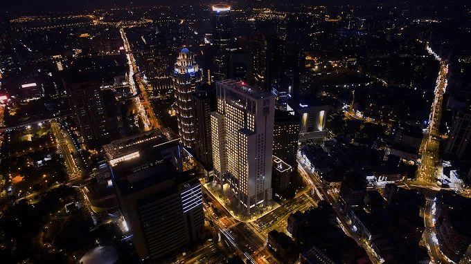 夜色落在新北板橋，高樓之上的板橋凱撒大飯店成了旅程裡最剛好的停靠點