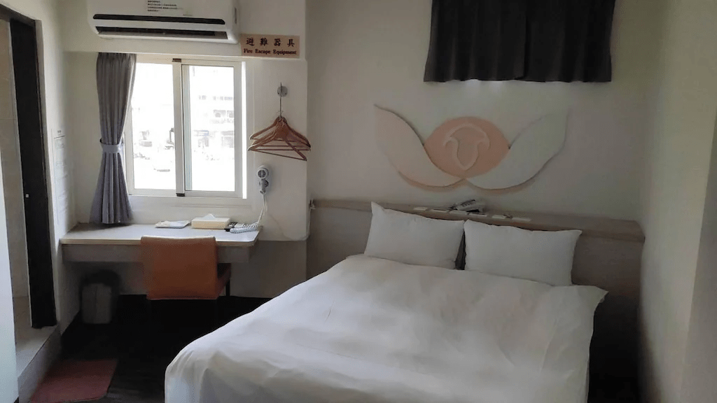 夜色降臨雲林斗六，沿著市區街景挑一間適合停下來的住宿