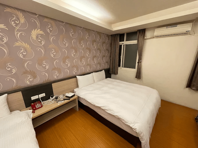 夜色降臨雲林斗六，沿著市區街景挑一間適合停下來的住宿