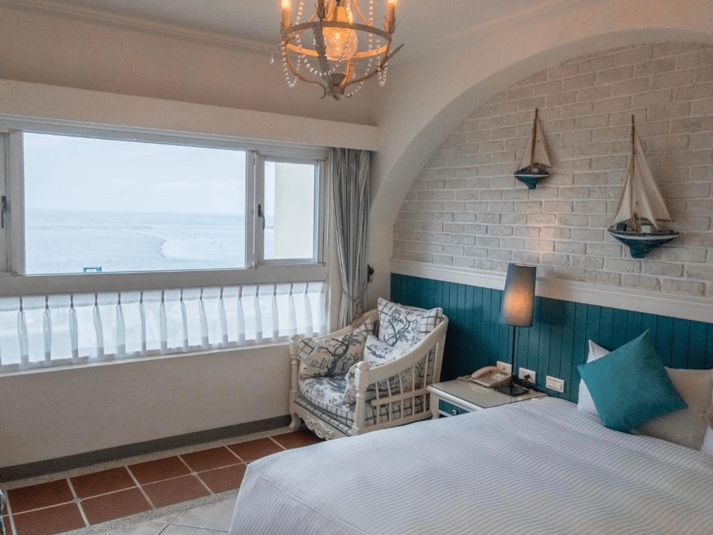 清晨海風迎面吹來，住在花蓮七星潭渡假飯店，把時間交給海岸線