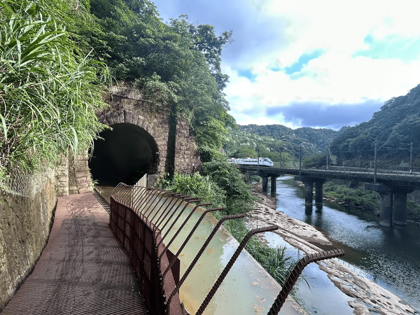 三貂嶺隧道群｜走進百年鐵道秘境，新北最療癒的綠色步道之一