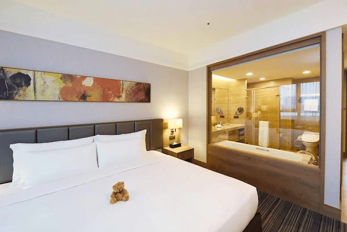 穿過城市日常與港灣風景,福容大飯店讓住宿成為旅程的一部分