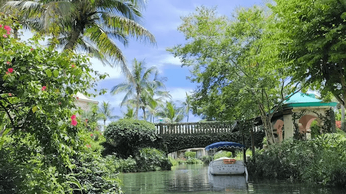 清晨陽光灑落花蓮壽豐，住進理想大地渡假飯店，把行程交給運河與微風安排