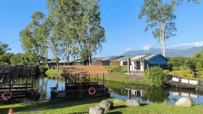 清晨陽光灑落花蓮壽豐，住進理想大地渡假飯店，把行程交給運河與微風安排