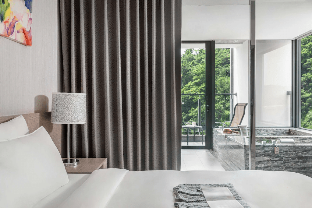 宜蘭蘇澳住進溫泉飯店，把行程留給海風與一池冷熱交替的時間