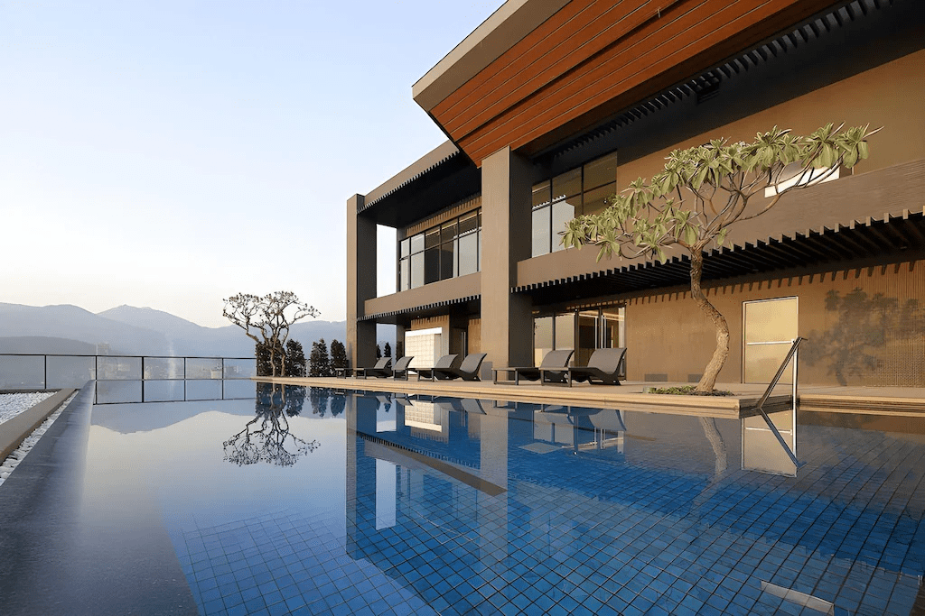 宜蘭蘇澳住進溫泉飯店，把行程留給海風與一池冷熱交替的時間