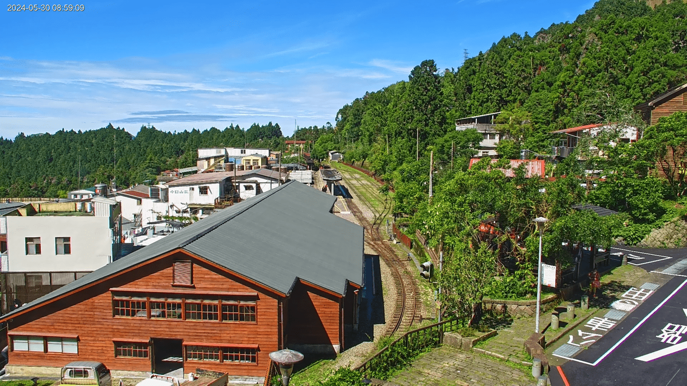 走過鐵道與山霧交會的清晨，阿里山奮起湖深森·旅是一晚剛好的停留