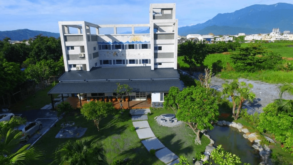 沿著太平洋醒來的早晨，走進花蓮民宿的海景與田野慢活時光