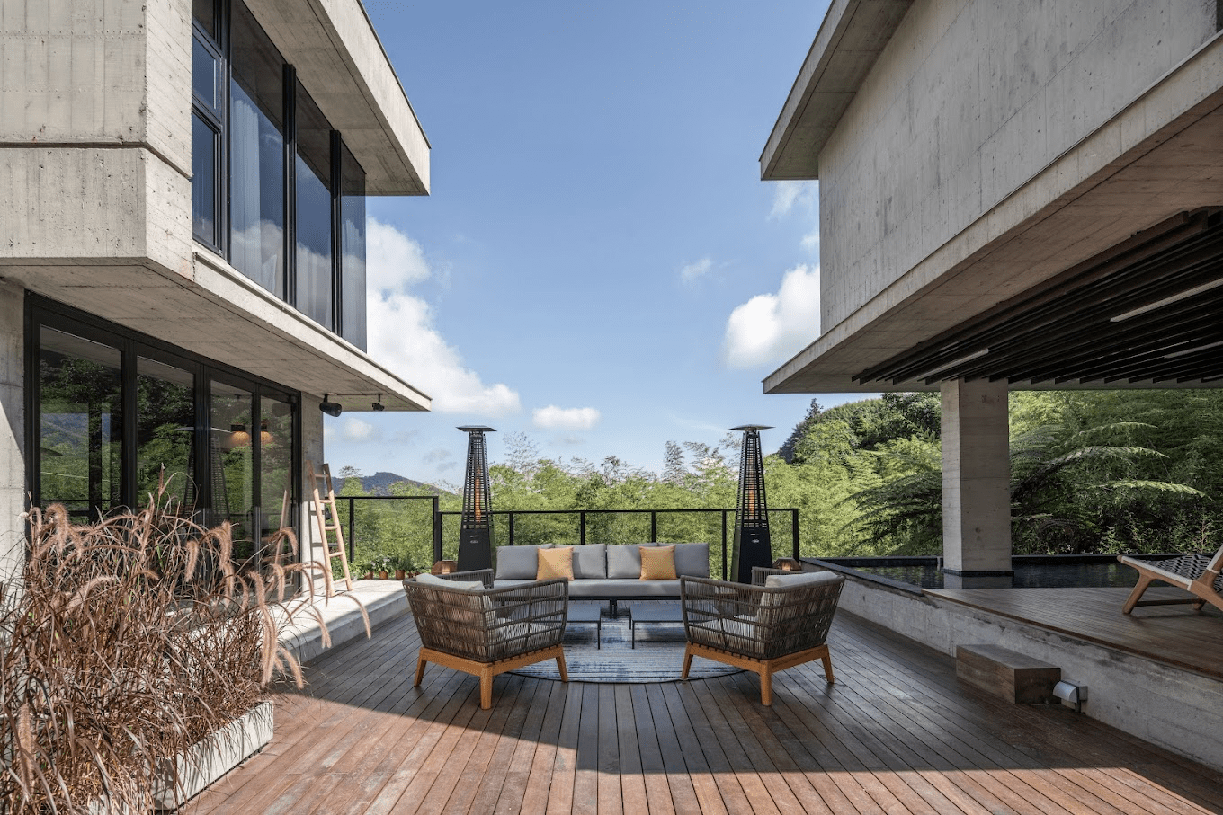 在溪頭的霧氣與杉林之間住一晚，讓時間慢下來，把城市的噪音留在山腳