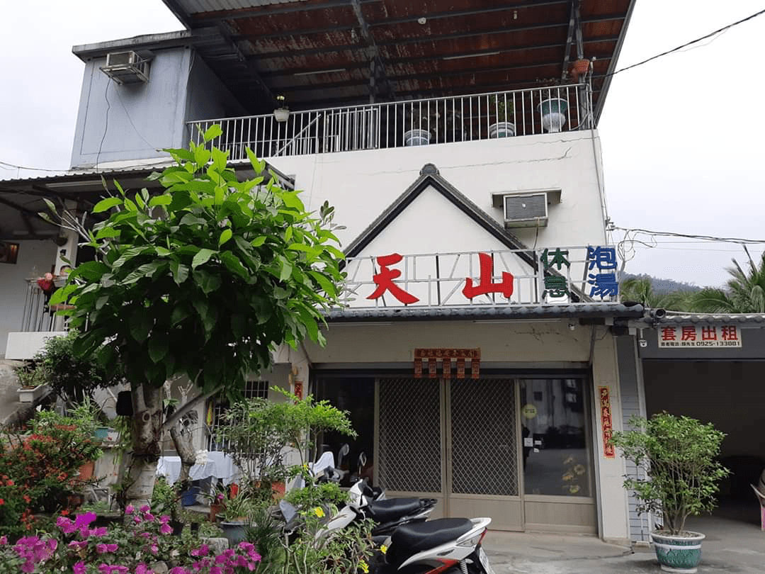 把旅程慢慢泡進山海之間，在台東的溫泉霧氣裡，找回身體與時間的平衡