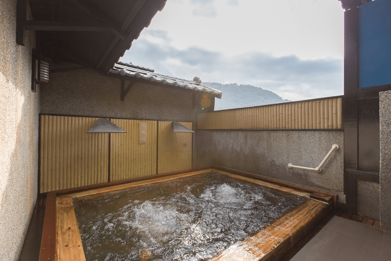 讓腳步停在溫泉蒸氣裡，把疲憊留在白霧之外，北投溫泉的溫柔日常書寫