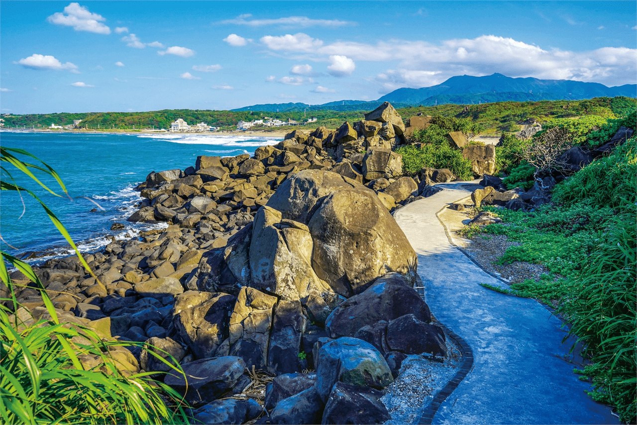 週末開車往北海岸出發，在浪聲與光線之間收集七個看海景點的片刻安靜