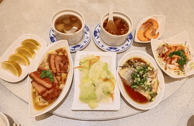 山霧開始在谷關聚集，入住溫泉飯店的那一刻，身體終於知道可以休息了