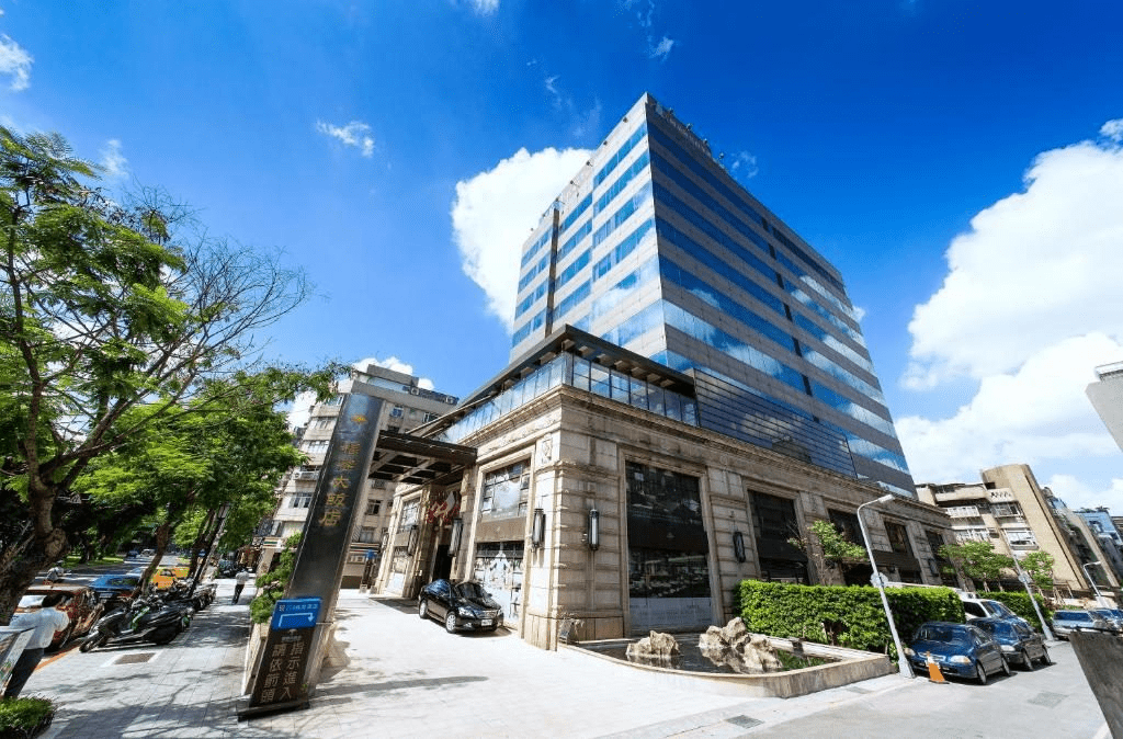 當旅程在台北轉彎、於淡水放慢，再在高雄靠岸，福容飯店成了城市之間的停泊點
