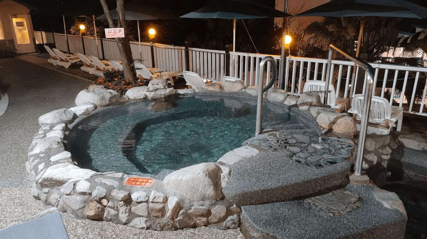 I離開城市往山裡去，谷關溫泉住宿讓人用泡湯的方式重新感受假期