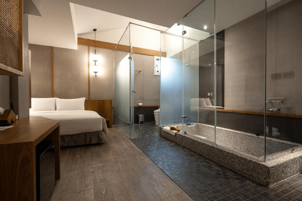 在宜蘭礁溪住一晚,把行李放下後直接泡進溫泉裡的療癒旅程