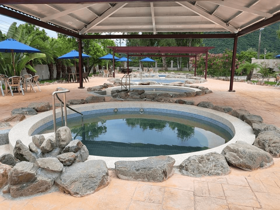 沿著南迴線慢慢停下腳步，在台東金崙溫泉泡進山海交會的午後時光