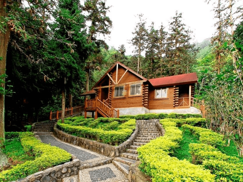 擁一扇日月潭的窗，在依山傍水的溫潤時光，找回與自然共生的純粹節奏