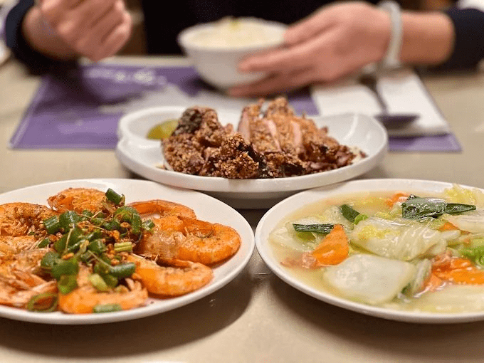 在山水之間慢慢停下腳步，入住日月潭大飯店，感受湖畔專屬的安靜時光