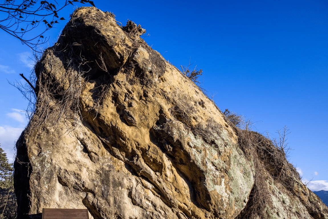 沿著鶯歌石步道拾階而上,在新北鶯歌的山稜線上,慢慢把三峽與大漢溪的風景收入眼底