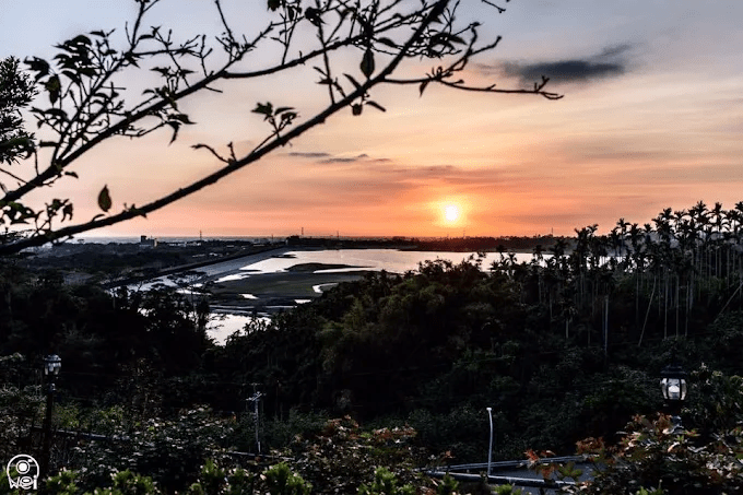 夕陽落進仁義潭水色裡,坐在清豐濤月泡足湯吃火鍋,感受嘉義傍晚的溫度