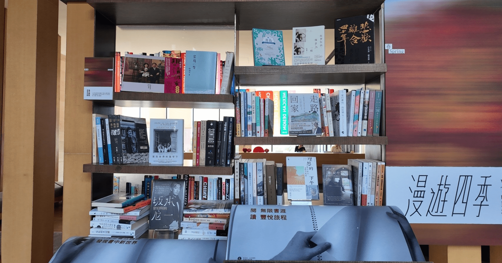 當城市開始變得喧鬧,我選擇走進台北華山的華山青鳥書店,把時間留給閱讀