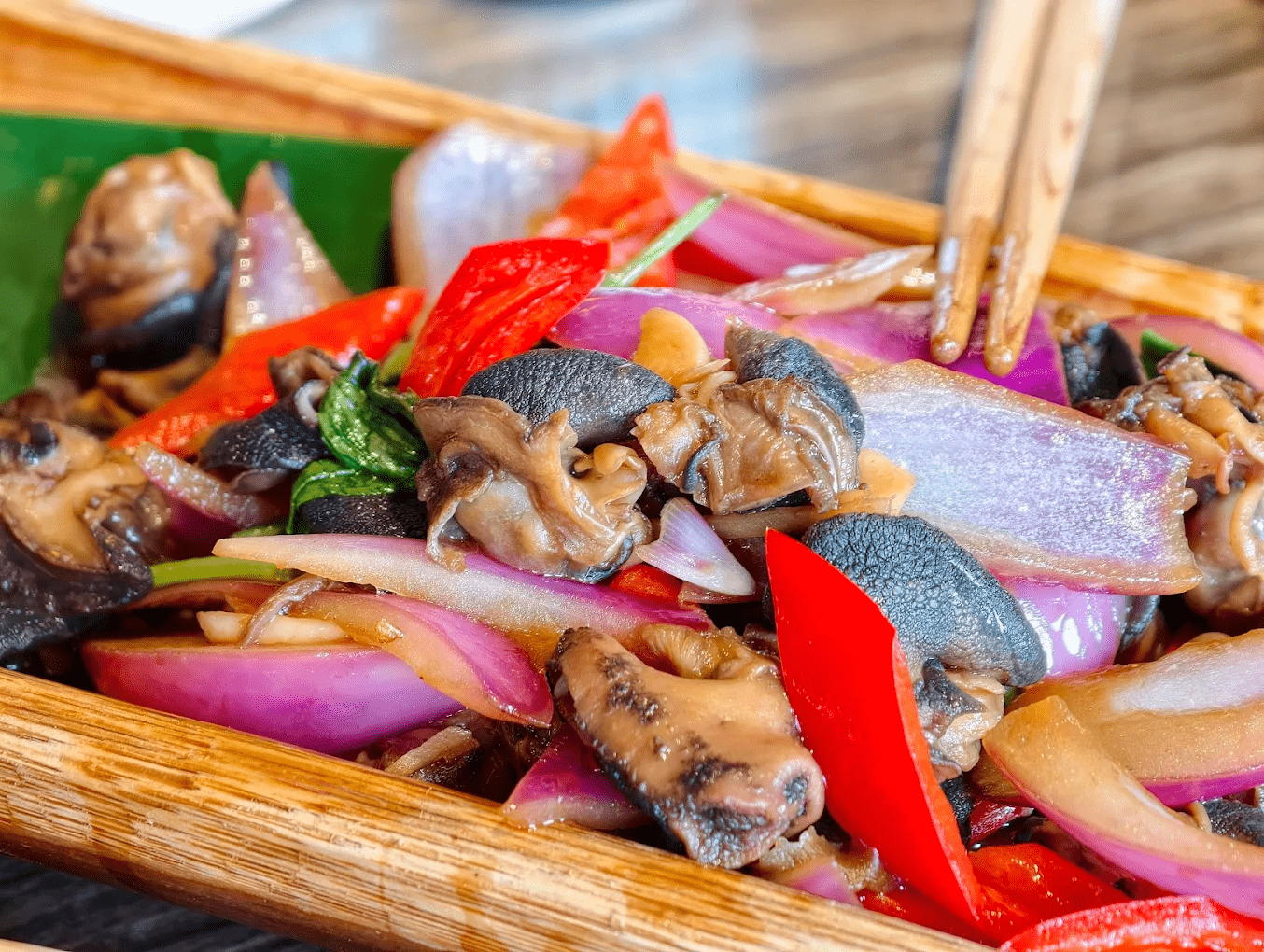 慕名的招牌鹽烤魚，鎖住海洋最原始的鮮甜