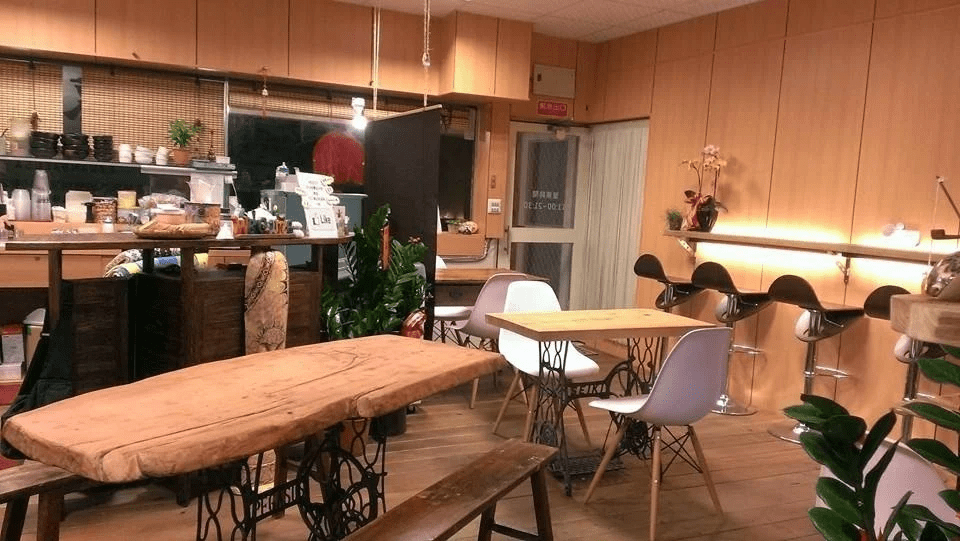 柔和的燈光與溫暖的木質調，營造家的感覺