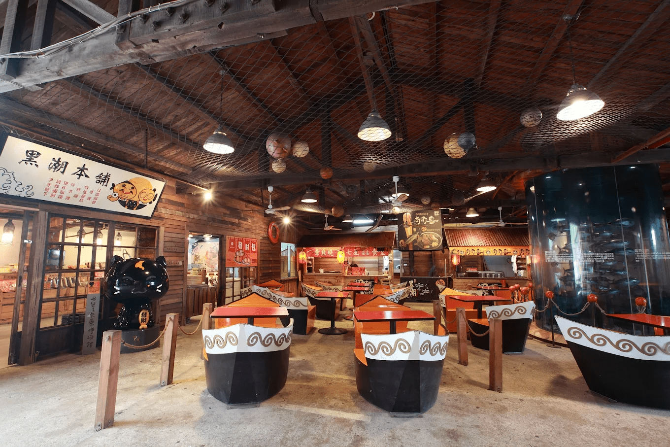 重現昔日工廠內部運作的微縮景致，工法講究且真實