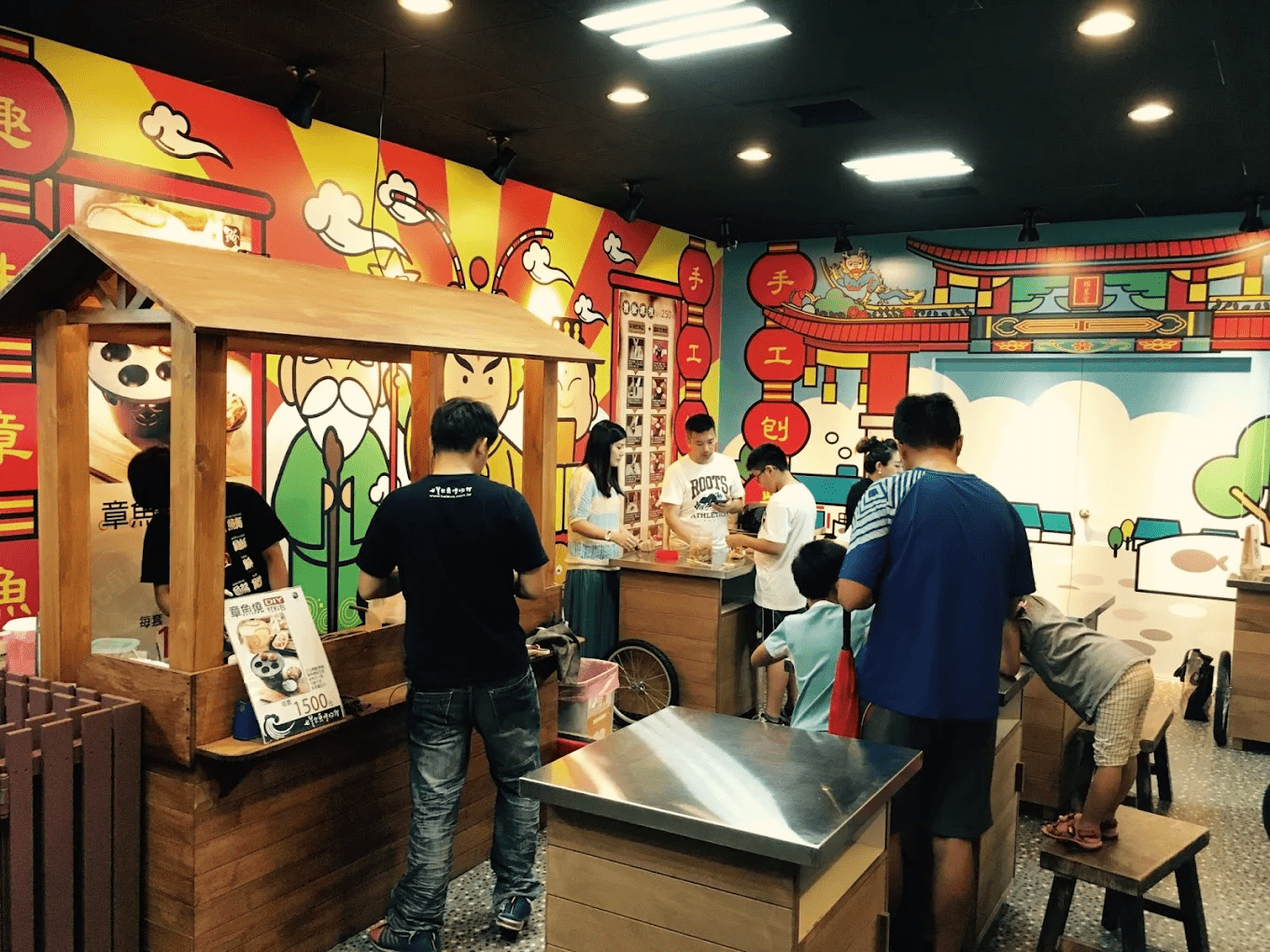 夕陽西下時的博物館，與蔚藍海面形成最動人的對比