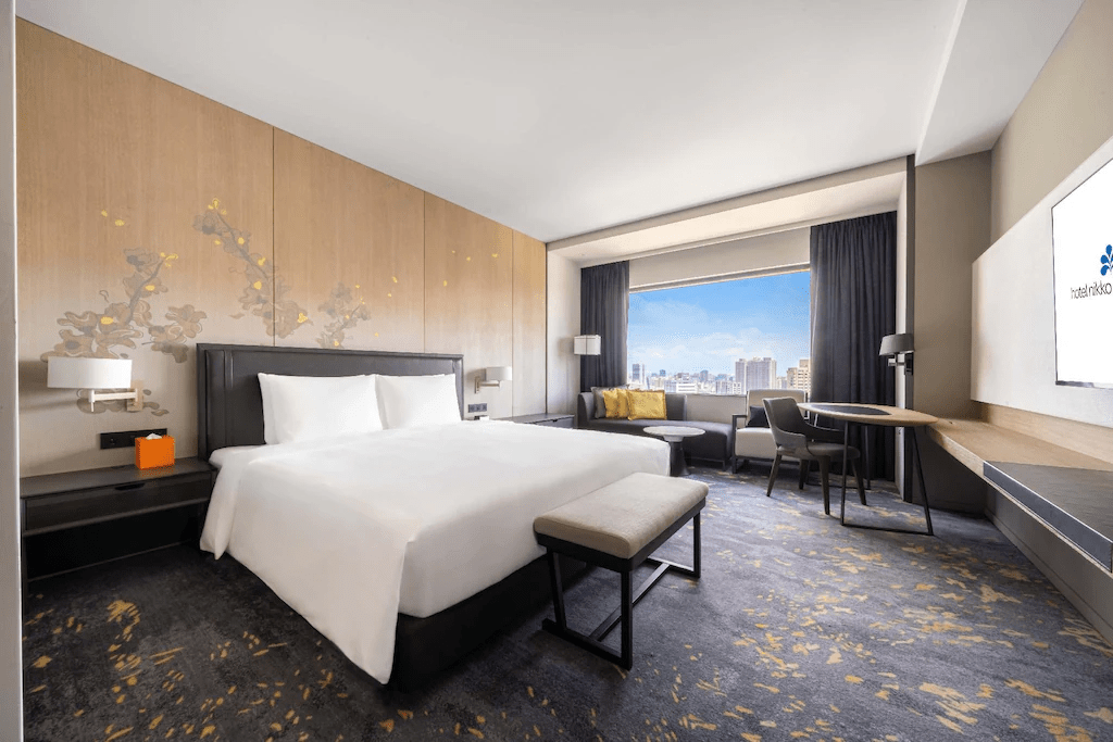 走進亞灣核心的高雄日航酒店，把港都風景與日系生活一次住進來