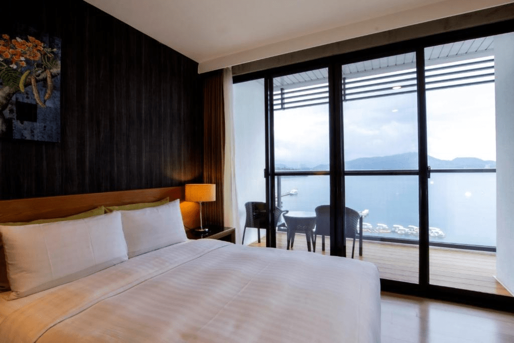 走進日月潭湖畔住一晚，6 間飯店把湖景清晨與夜色都留給你