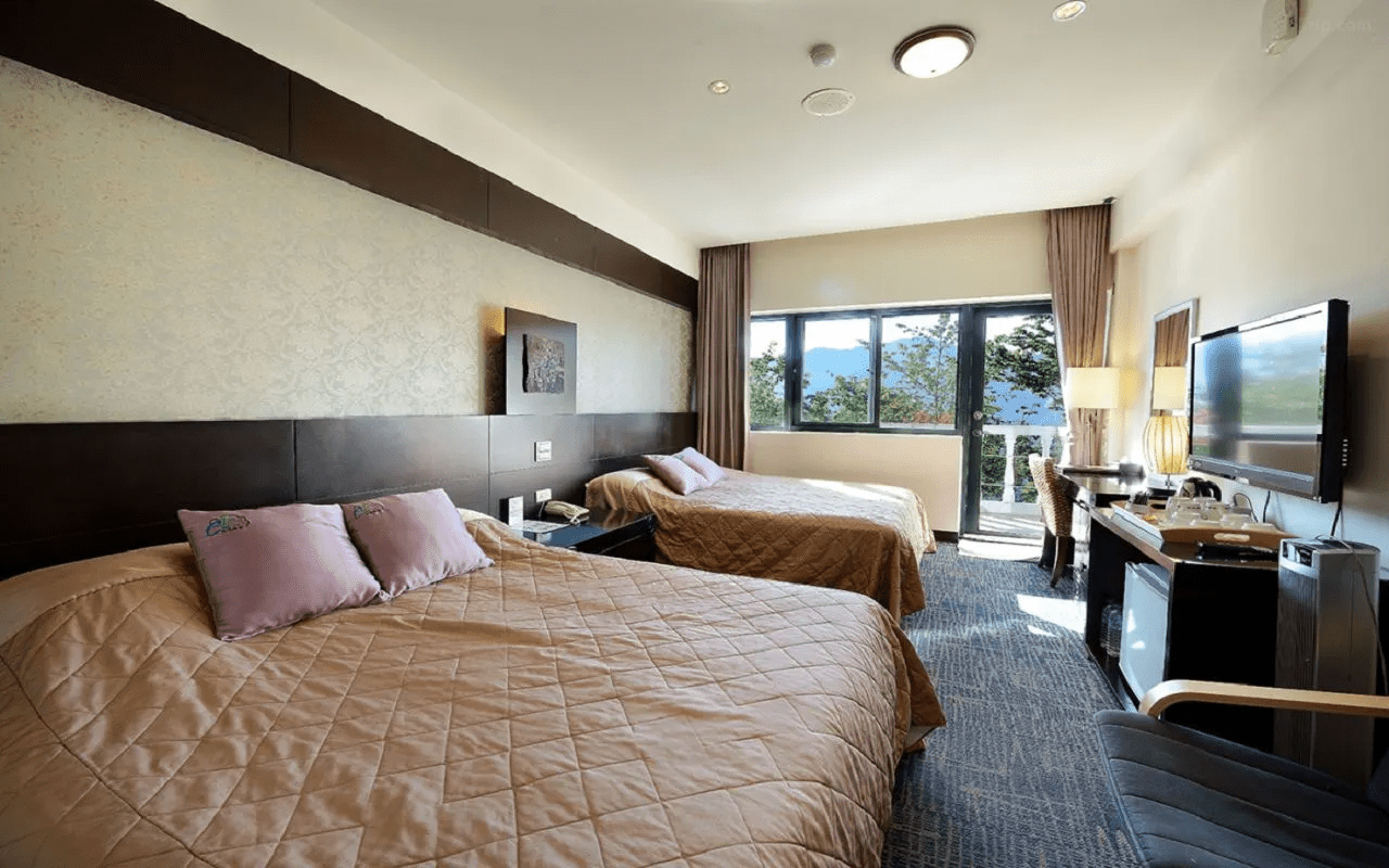 入冬後往清境與武陵走去，住進國民賓館，把行程留給高山的安靜