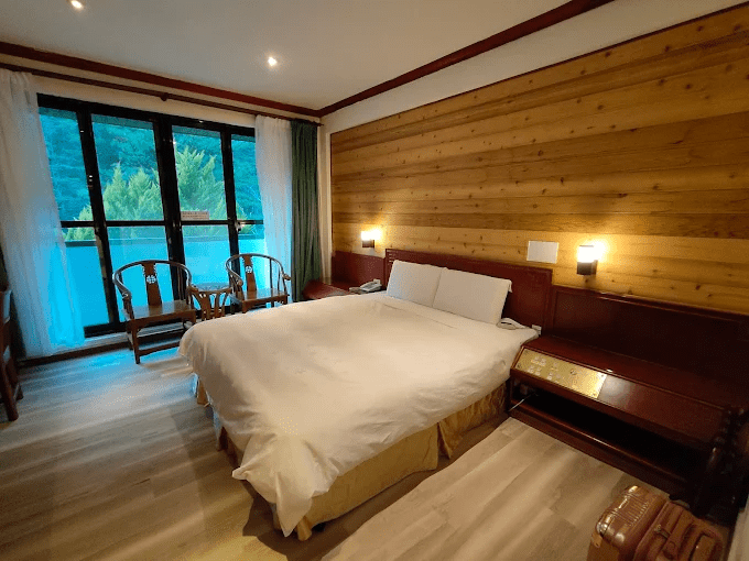 入冬後往清境與武陵走去，住進國民賓館，把行程留給高山的安靜