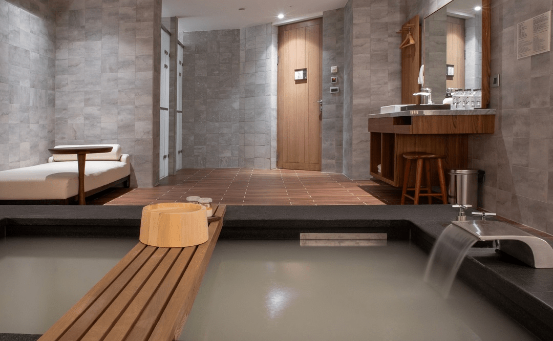 冷氣團影響全台、夜晚體感驟降，在北投泡一池溫泉成了最剛好的選擇