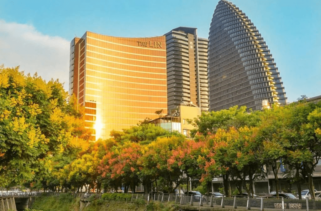 不急著離開台中市中心，在林酒店住一晚，讓窗外的城市陪你把夜走完