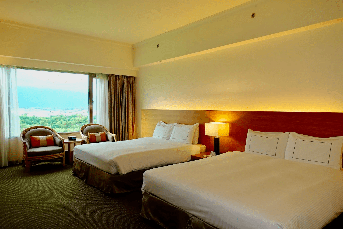 現代風格的客房設計與舒適床鋪