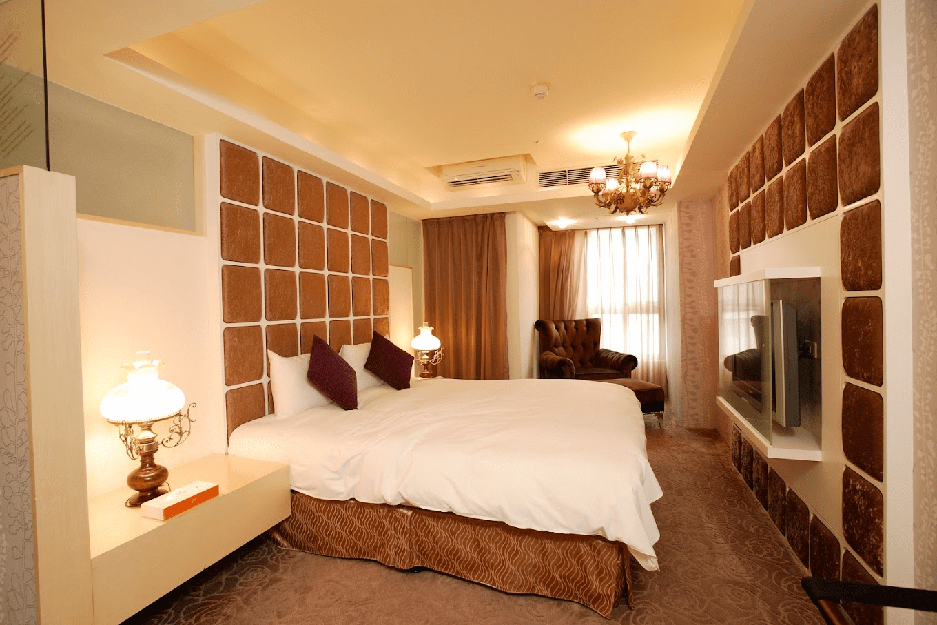 拾一段台中夜色的優雅,選一間風格旅店,在喧囂城市裡遇見寧靜的自己