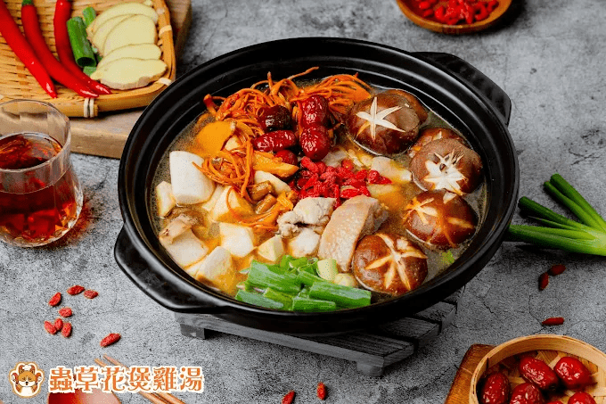 沿著山路走進高雄六龜,在美崙山溫泉渡假山莊把一天慢慢泡進山林裡