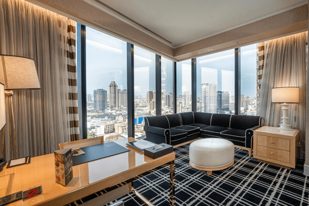 白天走過台中的街景夜晚回到房間，五間飯店陪你完成這趟旅程