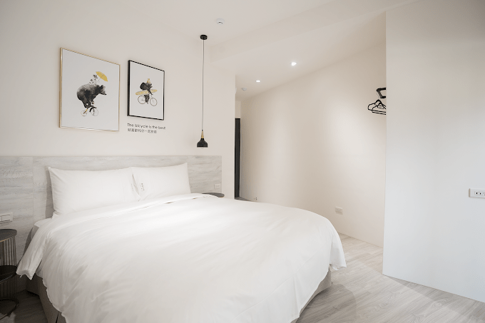 為下一趟台中旅行挑一間民宿，讓夜晚安靜、早晨有光，行程自然發生