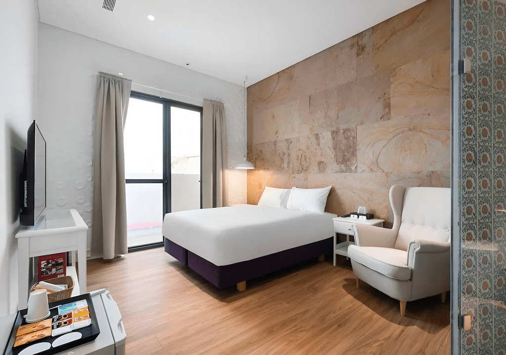 天亮看湖、入夜上山，在南投住宿裡走過日月潭、清境到市區的節奏