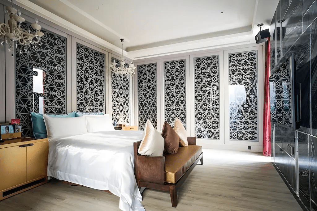 天亮看湖、入夜上山，在南投住宿裡走過日月潭、清境到市區的節奏